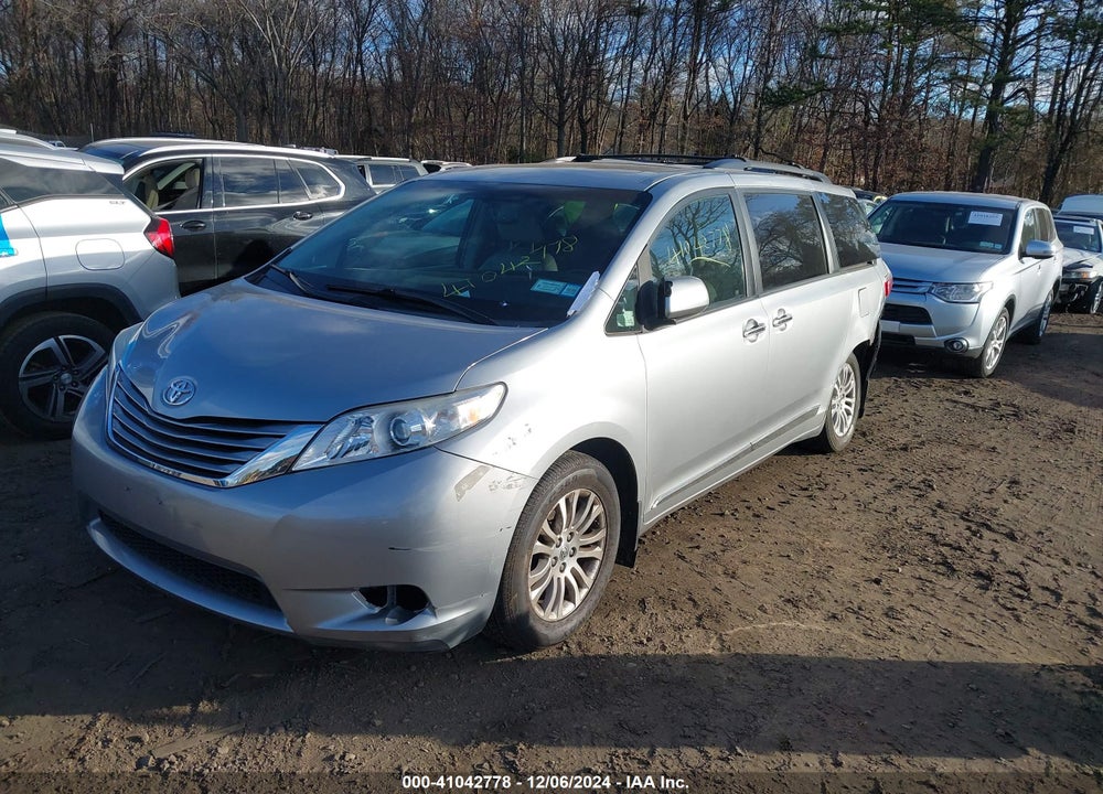 2017 TOYOTA SIENNA XLE 8 PASSENGER VIN: 5TDYZ3DC2HS872655