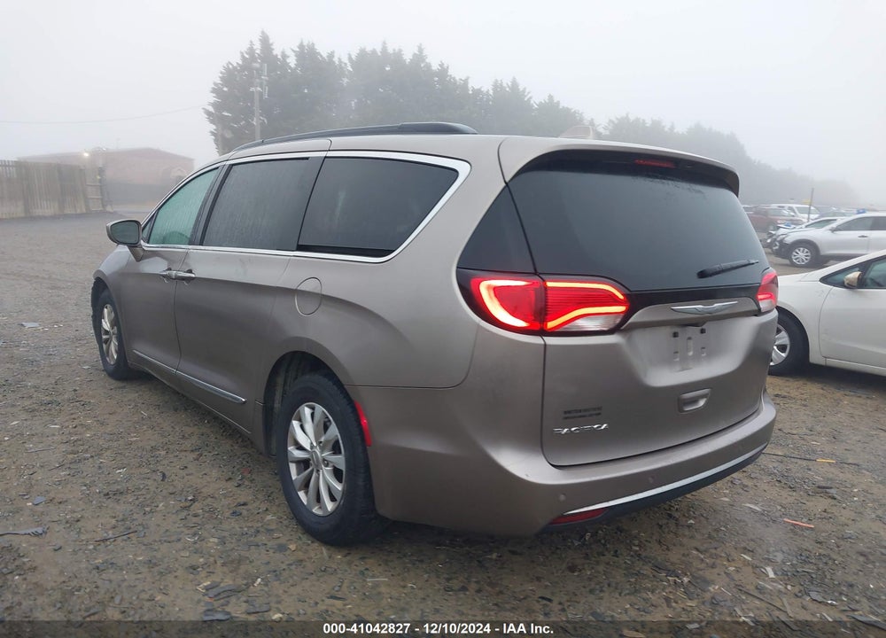 2017 CHRYSLER PACIFICA TOURING L VIN: 2C4RC1BG9HR823316