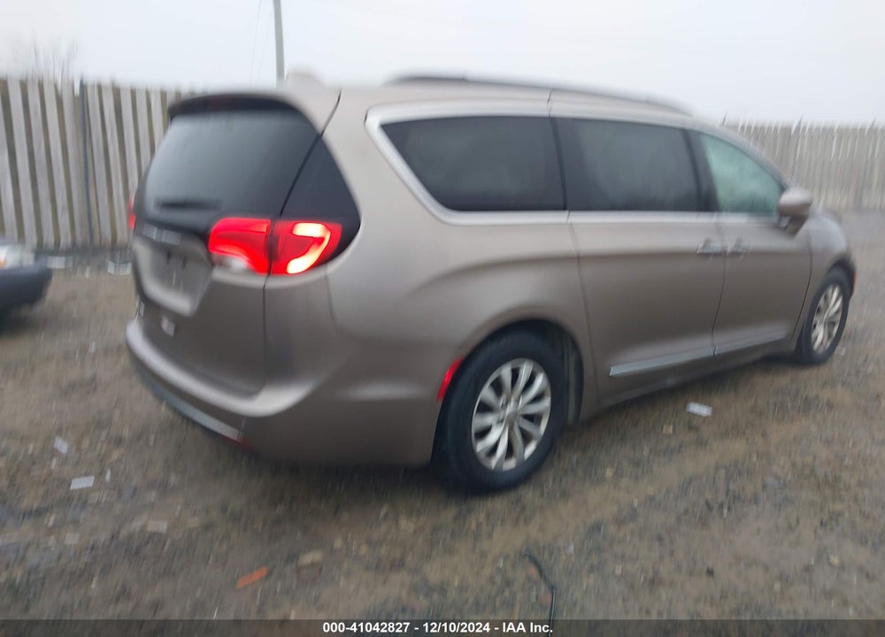 2017 CHRYSLER PACIFICA TOURING L VIN: 2C4RC1BG9HR823316