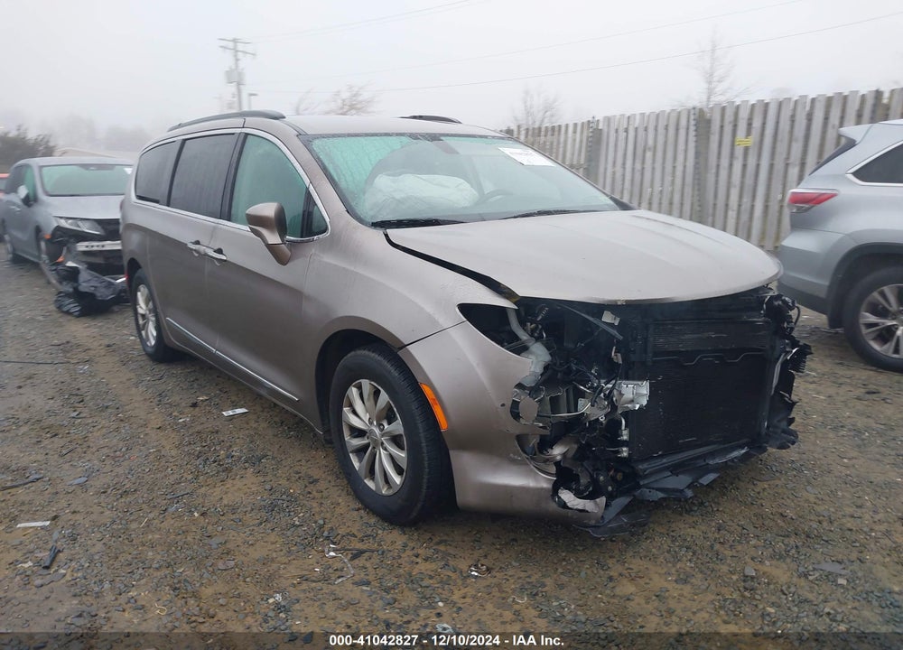 2017 CHRYSLER PACIFICA TOURING L VIN: 2C4RC1BG9HR823316