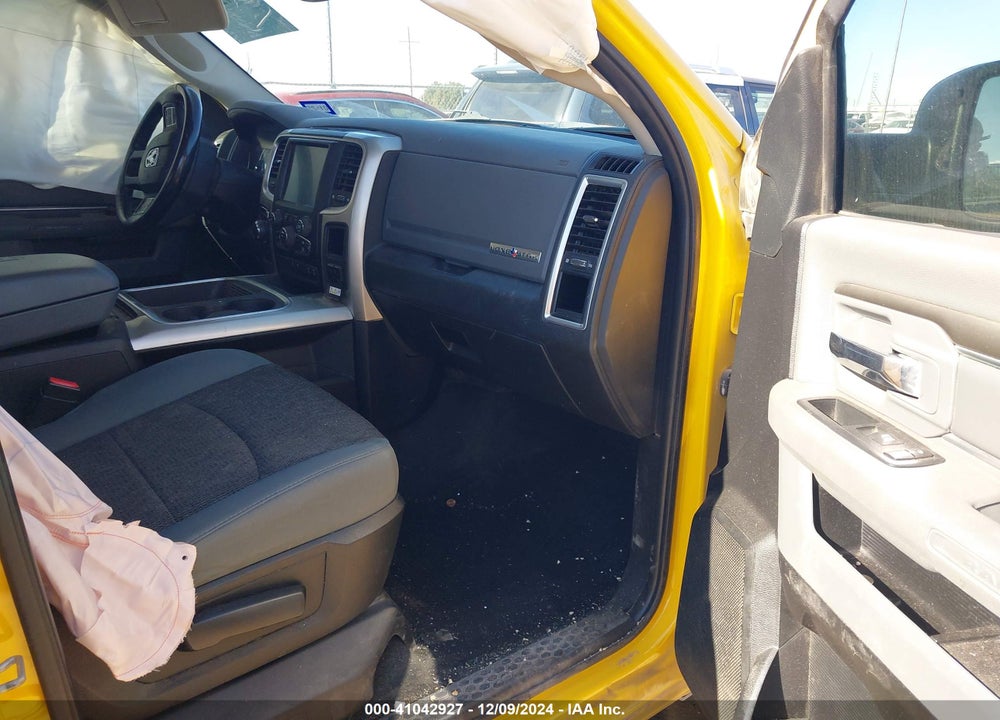 2016 RAM 1500 VIN: 1C6RR6LT4GS361565