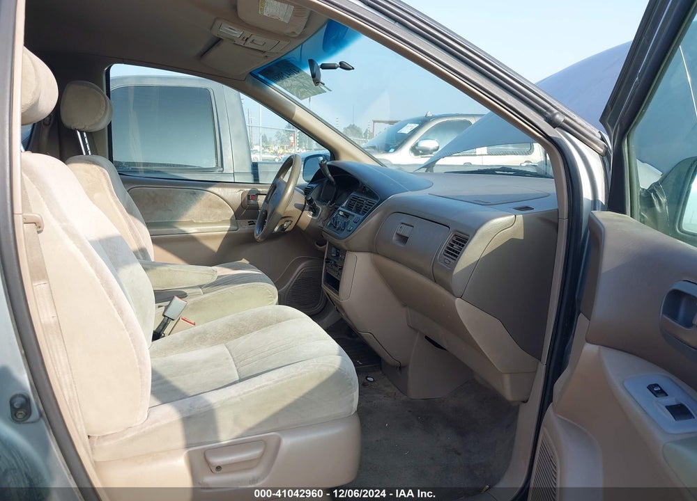 1999 TOYOTA SIENNA LE VIN: 4T3ZF13C3XU114856