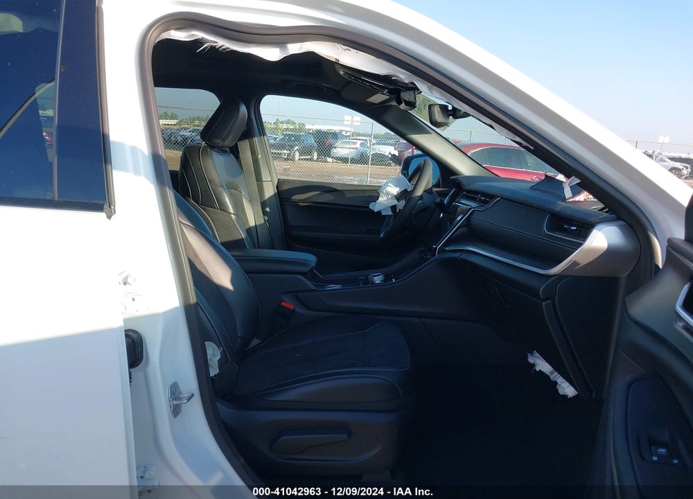 2024 JEEP GRAND CHEROKEE L VIN: 1C4RJJAGXR8601565