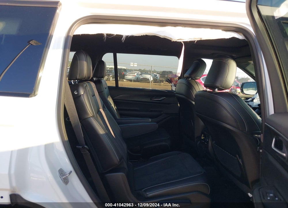 2024 JEEP GRAND CHEROKEE L VIN: 1C4RJJAGXR8601565