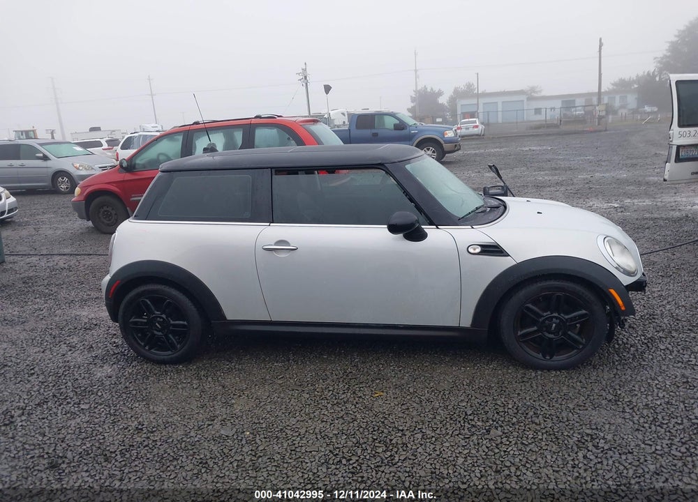 2012 MINI COOPER VIN: WMWSU3C55CT261484