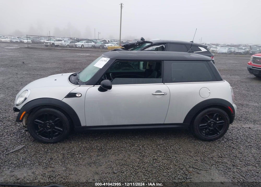 2012 MINI COOPER VIN: WMWSU3C55CT261484