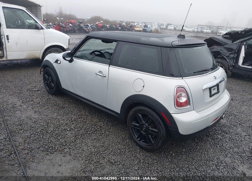 2012 MINI COOPER VIN: WMWSU3C55CT261484