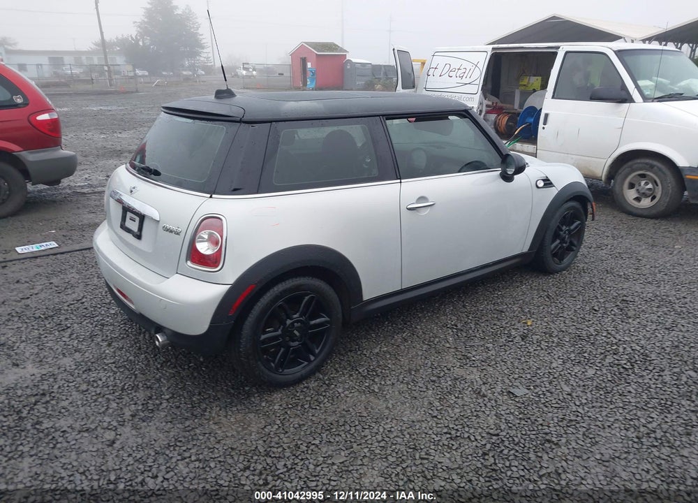 2012 MINI COOPER VIN: WMWSU3C55CT261484