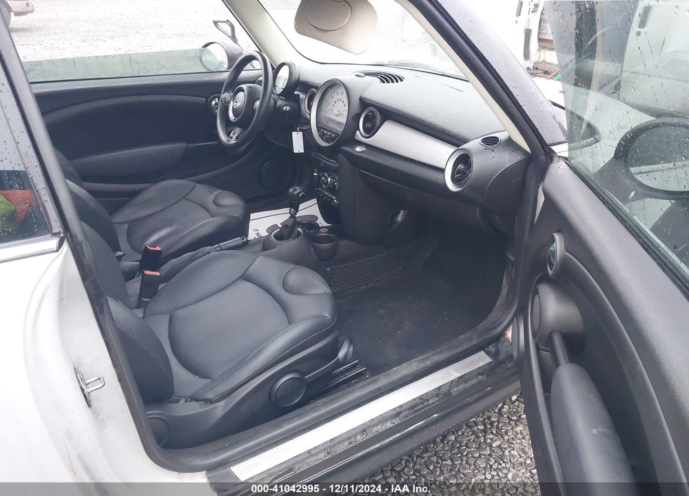 2012 MINI COOPER VIN: WMWSU3C55CT261484
