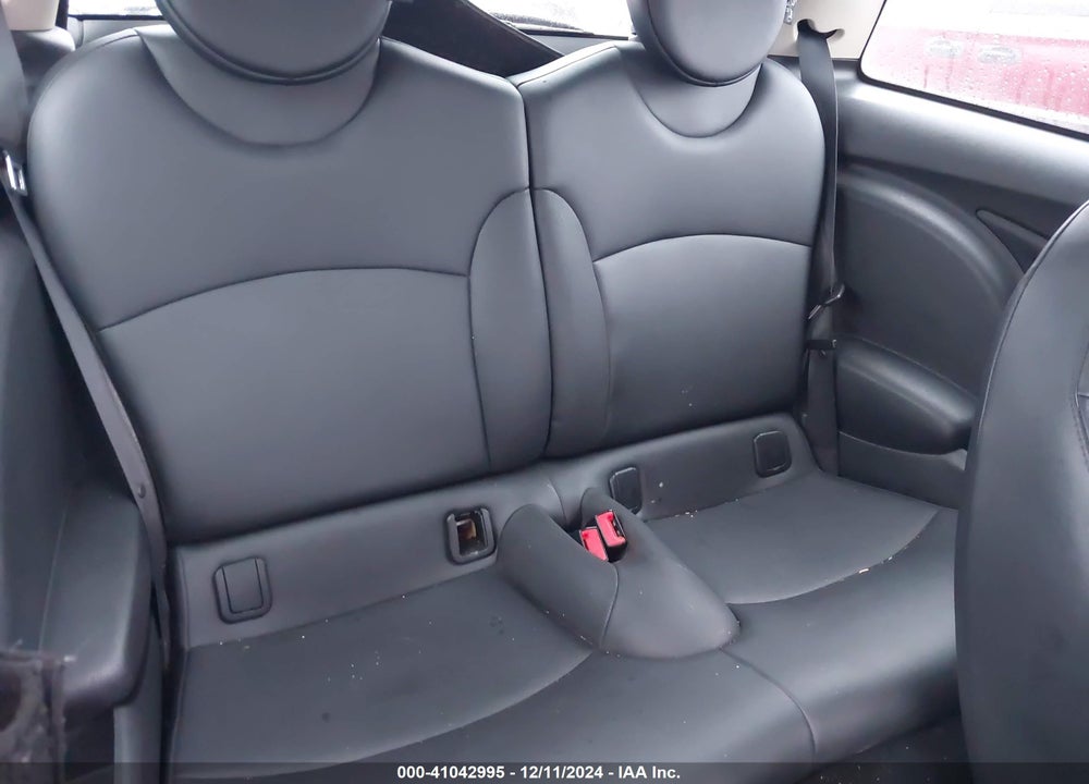 2012 MINI COOPER VIN: WMWSU3C55CT261484