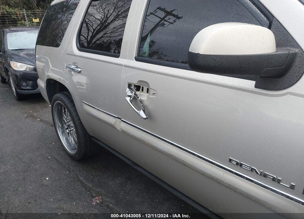 2007 GMC YUKON DENALI VIN: 1GKFK63807J330500