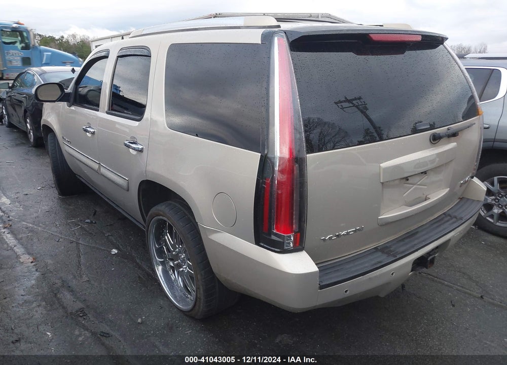 2007 GMC YUKON DENALI VIN: 1GKFK63807J330500