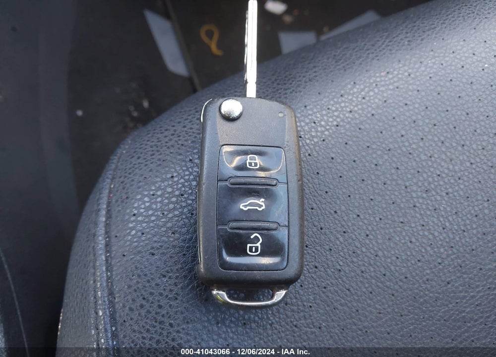 2011 VOLKSWAGEN JETTA 2.5L SE VIN: 3VWDZ7AJXBM348120