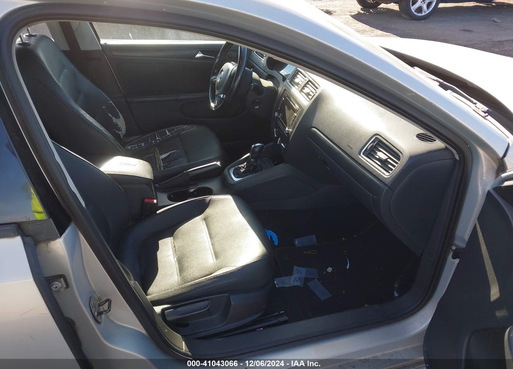 2011 VOLKSWAGEN JETTA 2.5L SE VIN: 3VWDZ7AJXBM348120