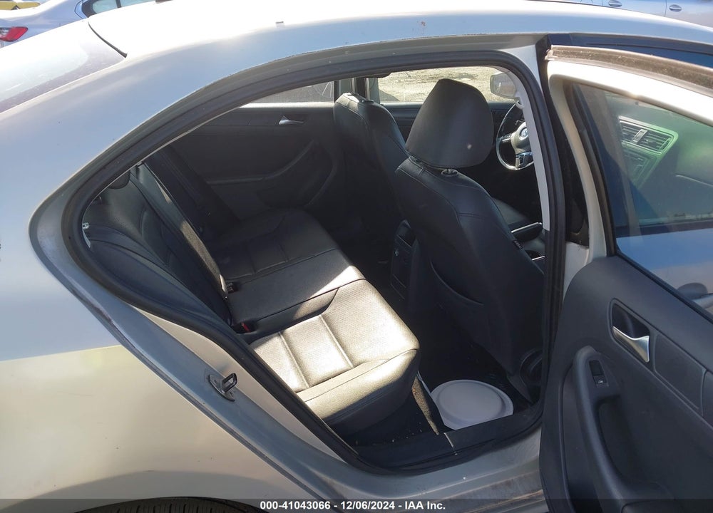 2011 VOLKSWAGEN JETTA 2.5L SE VIN: 3VWDZ7AJXBM348120