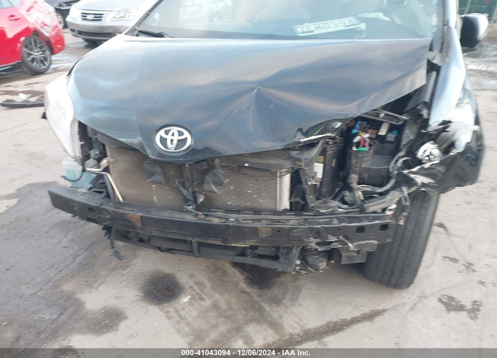 2015 TOYOTA SIENNA LE 8 PASSENGER VIN: 5TDKK3DC2FS683429