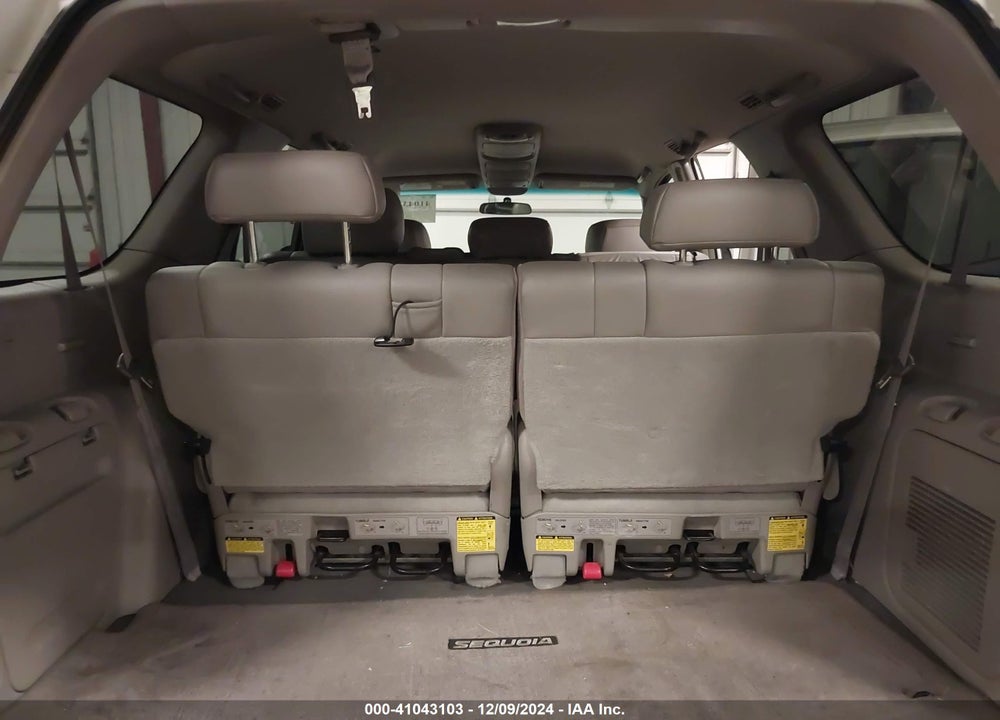 2004 TOYOTA SEQUOIA SR5 V8 VIN: 5TDBT44A74S225058