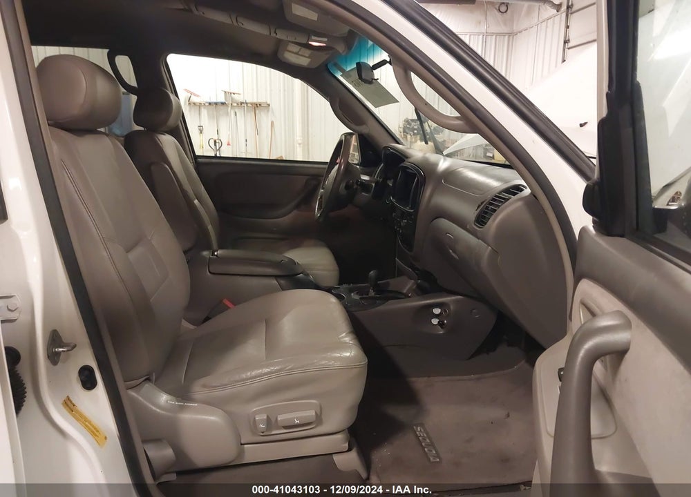 2004 TOYOTA SEQUOIA SR5 V8 VIN: 5TDBT44A74S225058