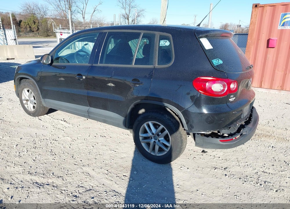 2011 VOLKSWAGEN TIGUAN S VIN: WVGAV7AX7BW555307
