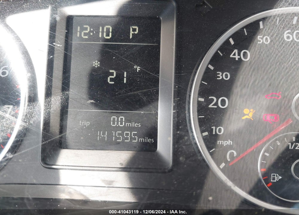 2011 VOLKSWAGEN TIGUAN S VIN: WVGAV7AX7BW555307