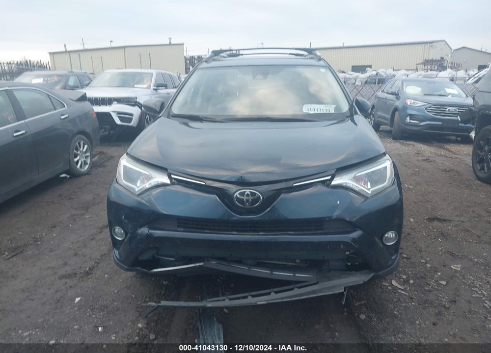 2018 TOYOTA RAV4 ADVENTURE/XLE VIN: JTMRFREV4JJ232241