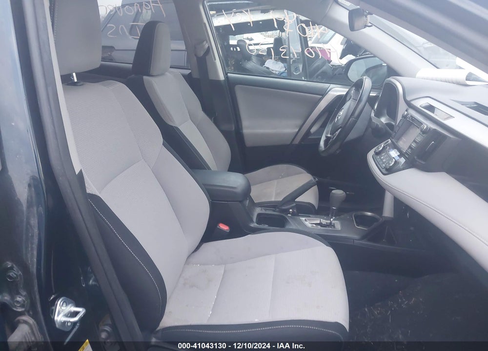 2018 TOYOTA RAV4 ADVENTURE/XLE VIN: JTMRFREV4JJ232241