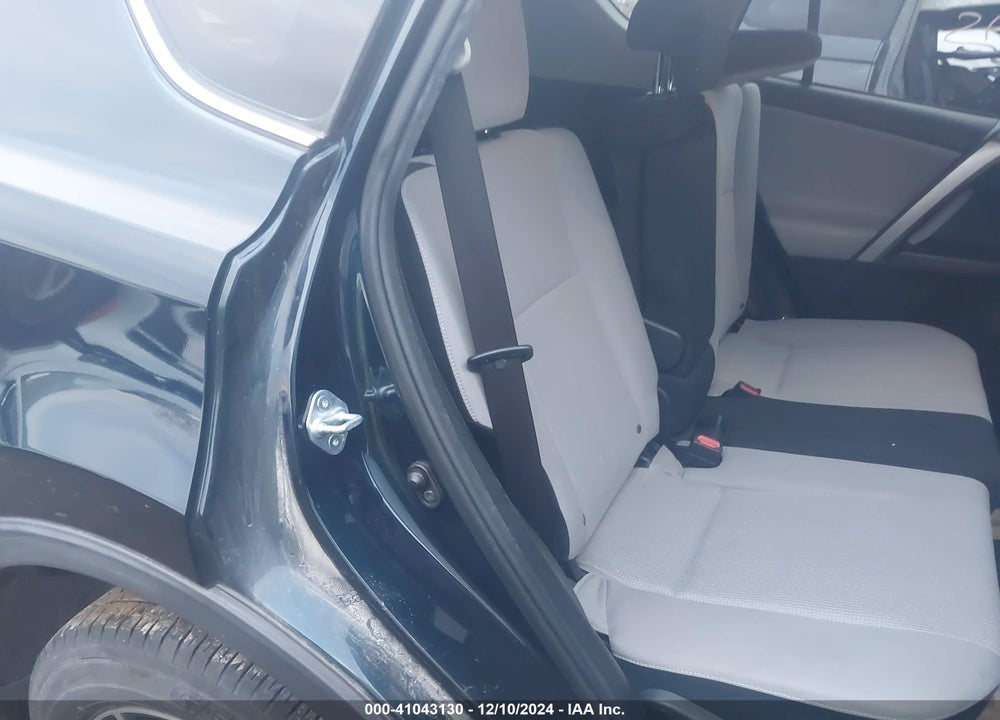 2018 TOYOTA RAV4 ADVENTURE/XLE VIN: JTMRFREV4JJ232241
