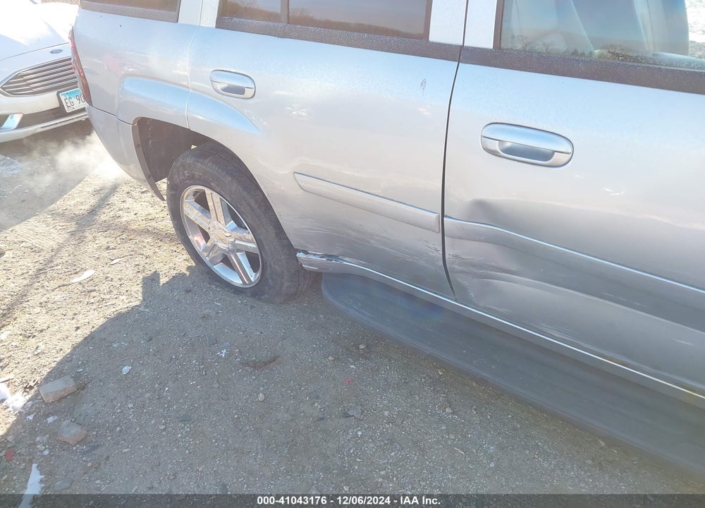 2009 CHEVROLET TRAILBLAZER LT VIN: 1GNDT33SX92105225