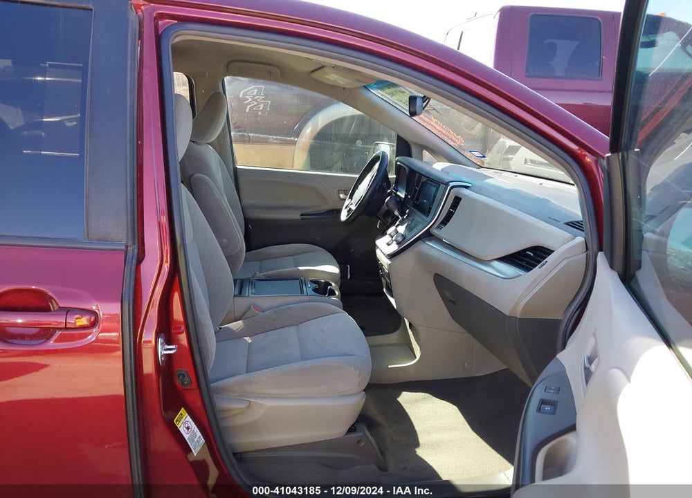 2017 TOYOTA SIENNA LE 8 PASSENGER VIN: 5TDKZ3DCXHS864843