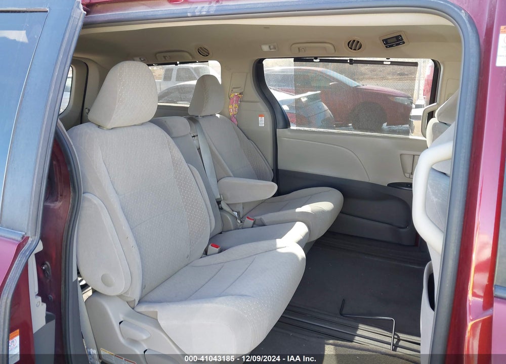 2017 TOYOTA SIENNA LE 8 PASSENGER VIN: 5TDKZ3DCXHS864843