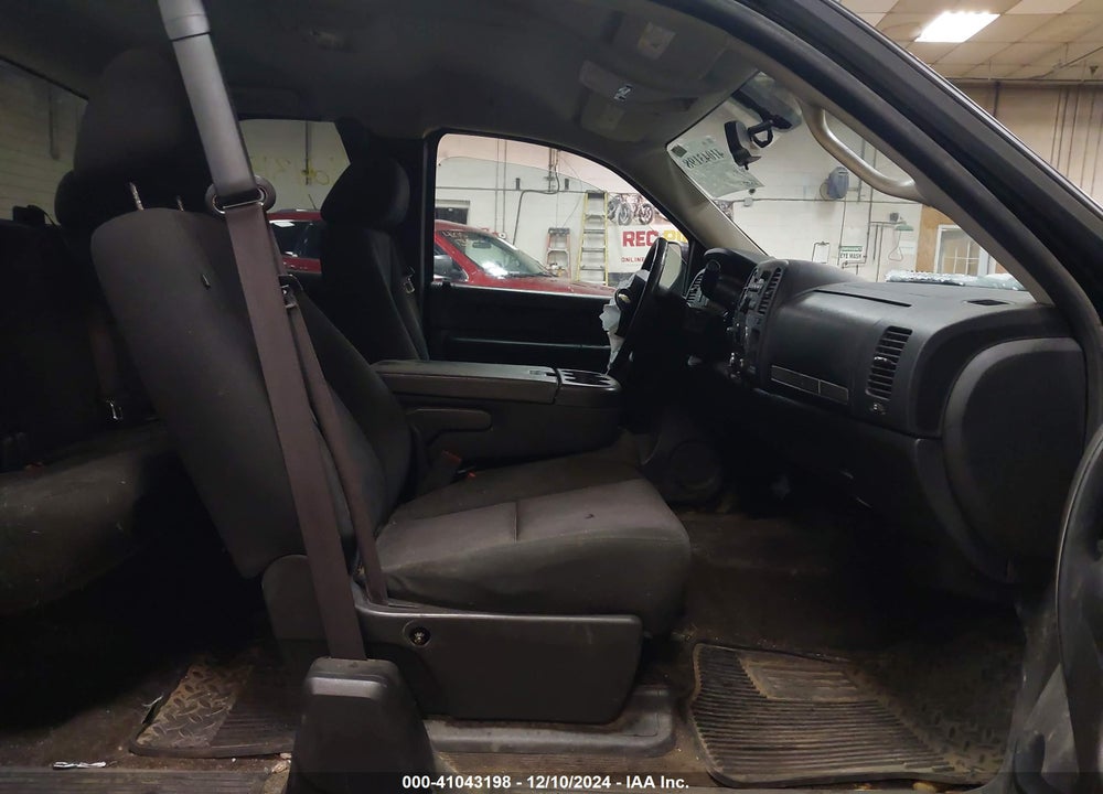 2013 CHEVROLET SILVERADO 1500 LT VIN: 1GCRKSE01DZ239158