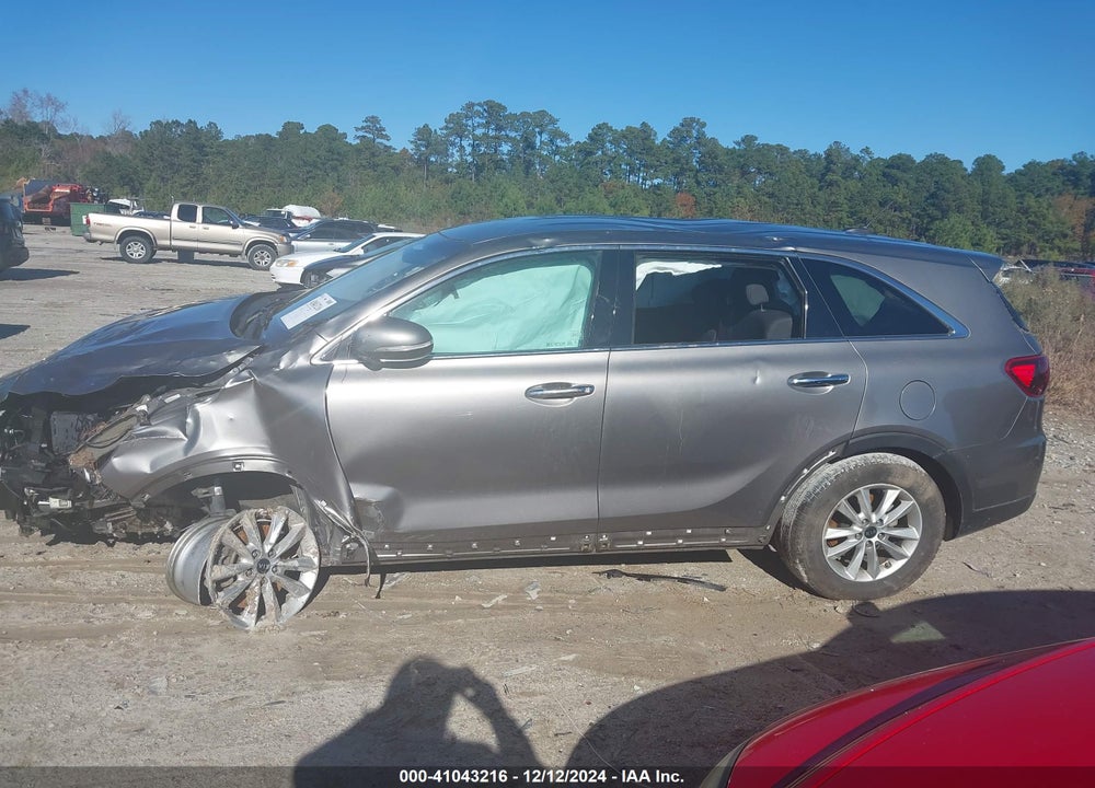 2019 KIA SORENTO 3.3L LX VIN: 5XYPGDA55KG483672