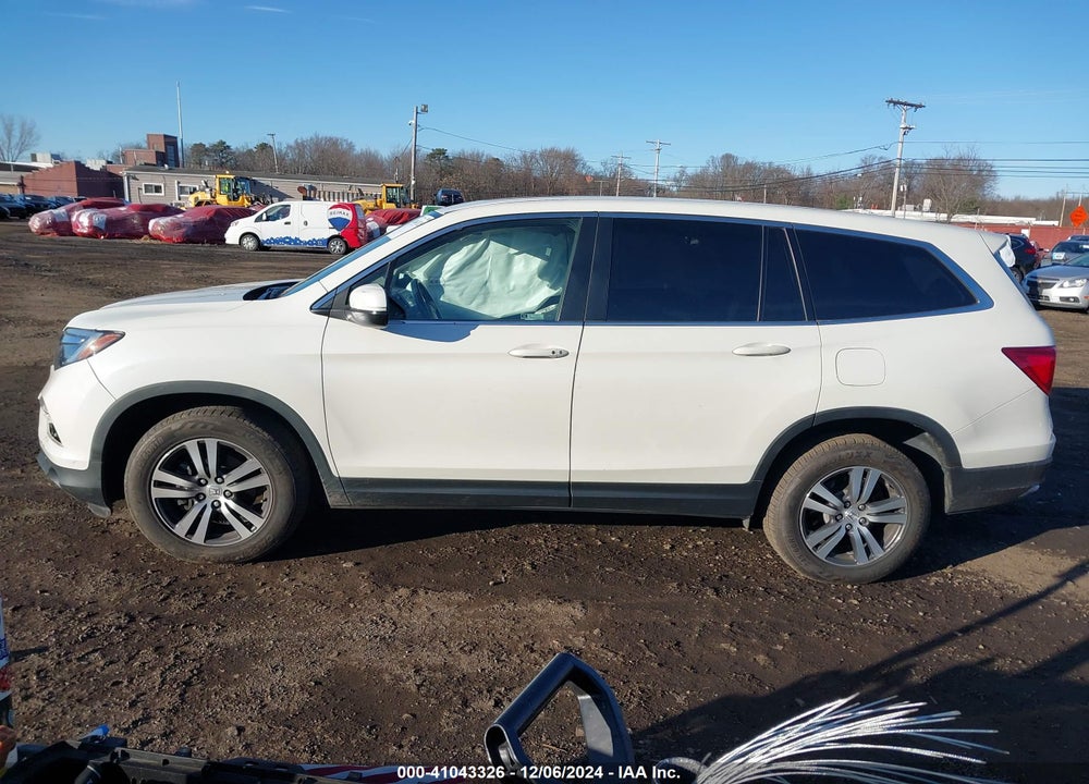 2018 HONDA PILOT VIN: 5FNYF6H66JB024903