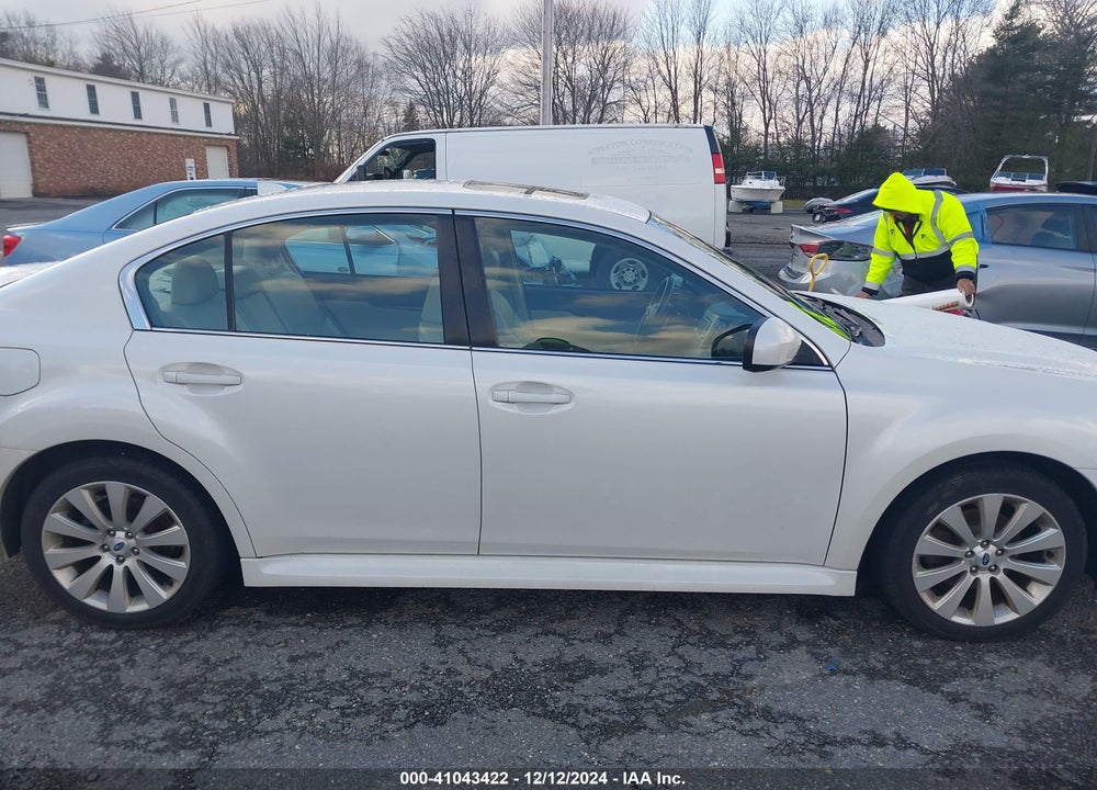 2014 SUBARU LEGACY 2.5I LIMITED VIN: 4S3BMBL60E3003902