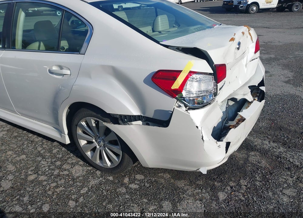 2014 SUBARU LEGACY 2.5I LIMITED VIN: 4S3BMBL60E3003902