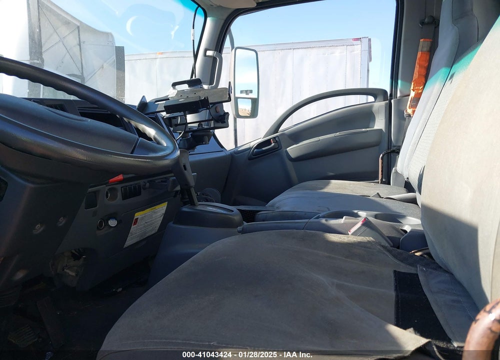 2014 ISUZU NPR GAS REG VIN: 54DC4W1B0ES802737