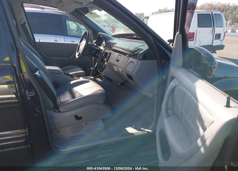 2005 MERCEDES-BENZ ML 350 4MATIC VIN: 4JGAB57E15A558689