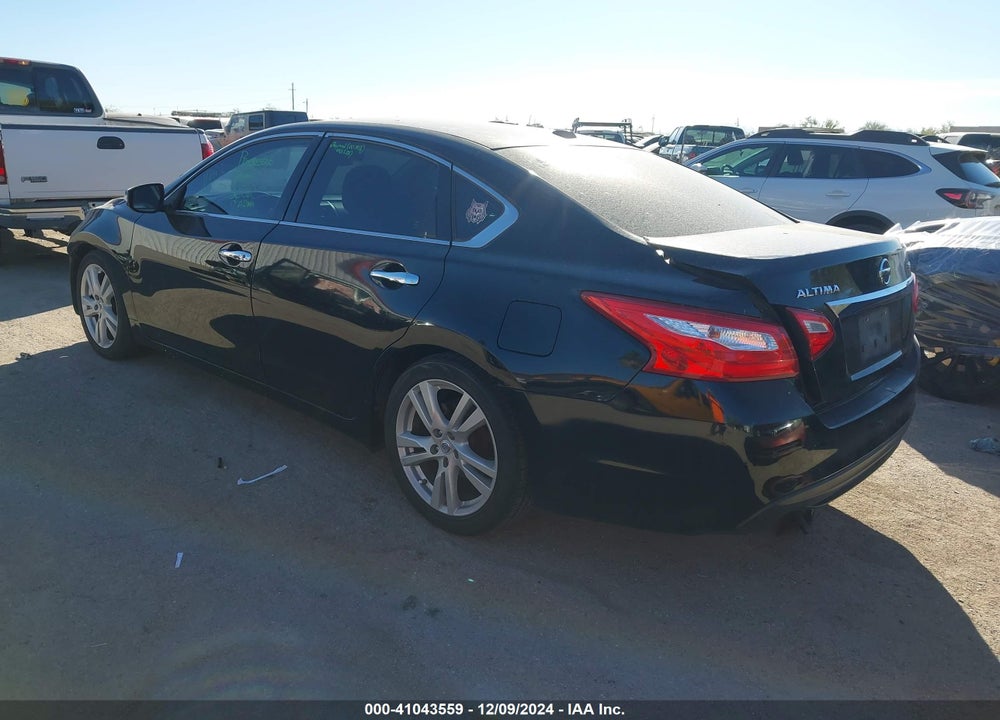 2017 NISSAN ALTIMA 3.5 SL/3.5 SR VIN: 1N4BL3AP0HC111905