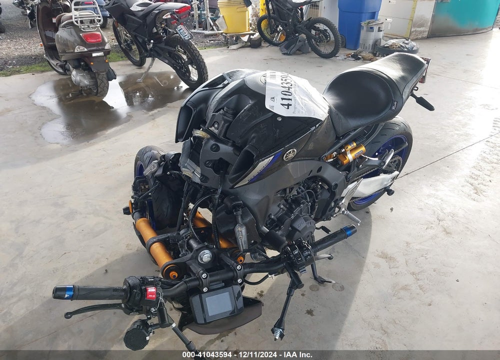 2021 YAMAHA MT09 D VIN: JYARN72E3MA000595