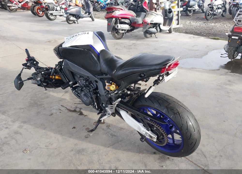 2021 YAMAHA MT09 D VIN: JYARN72E3MA000595