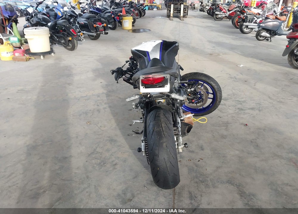 2021 YAMAHA MT09 D VIN: JYARN72E3MA000595