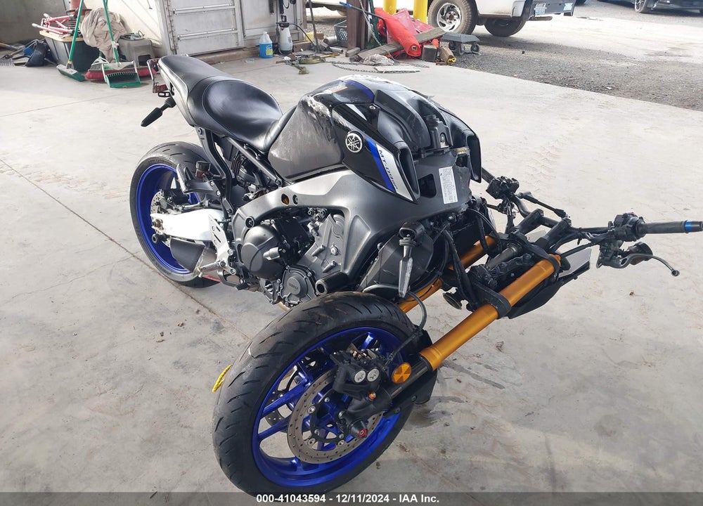 2021 YAMAHA MT09 D VIN: JYARN72E3MA000595