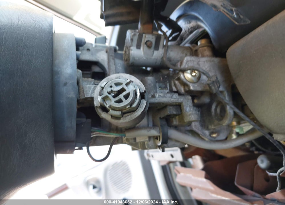 1998 FORD E-250 COMMERCIAL VIN: 1FTNE2427WHA99473