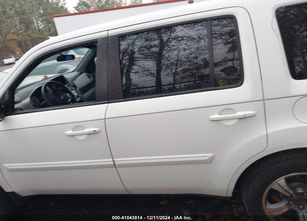2015 HONDA PILOT SE VIN: 5FNYF3H34FB014107