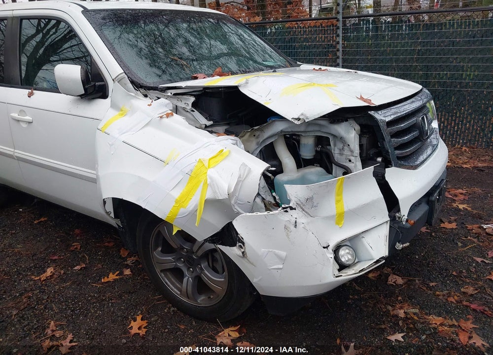 2015 HONDA PILOT SE VIN: 5FNYF3H34FB014107