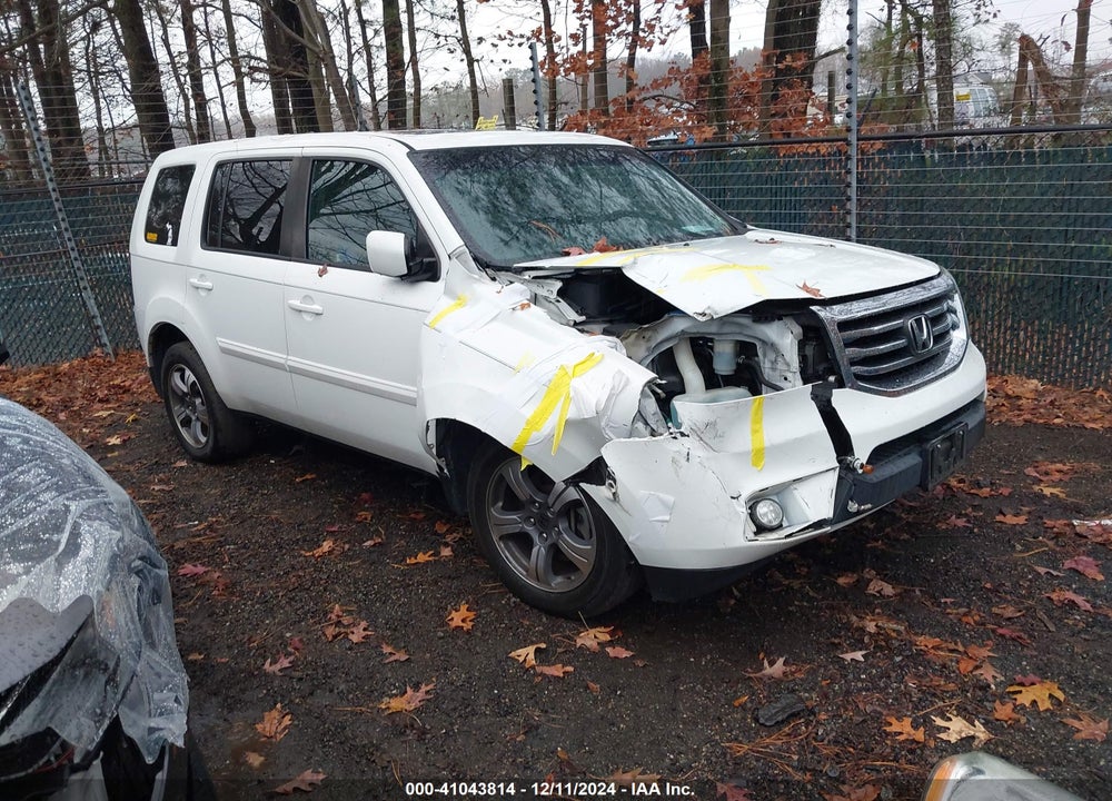 2015 HONDA PILOT SE VIN: 5FNYF3H34FB014107