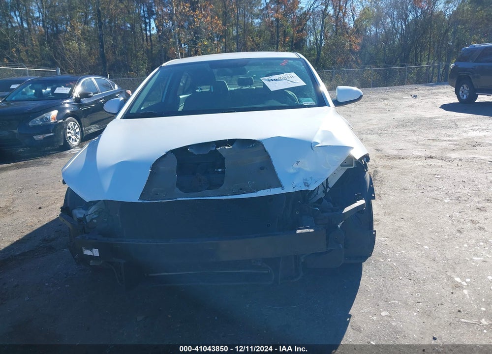 2017 HYUNDAI ELANTRA VIN: 5NPD74LF5HH211049