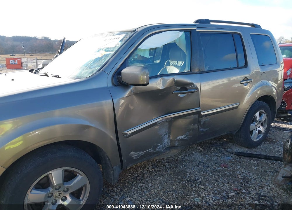 2011 HONDA PILOT EX-L VIN: 5FNYF4H60BB082561