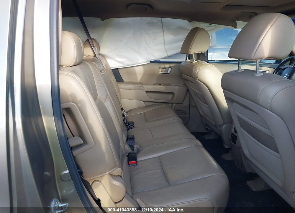 2011 HONDA PILOT EX-L VIN: 5FNYF4H60BB082561