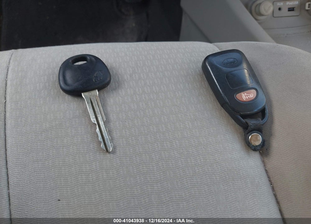 2009 HYUNDAI ELANTRA GLS VIN: KMHDU46D89U751307